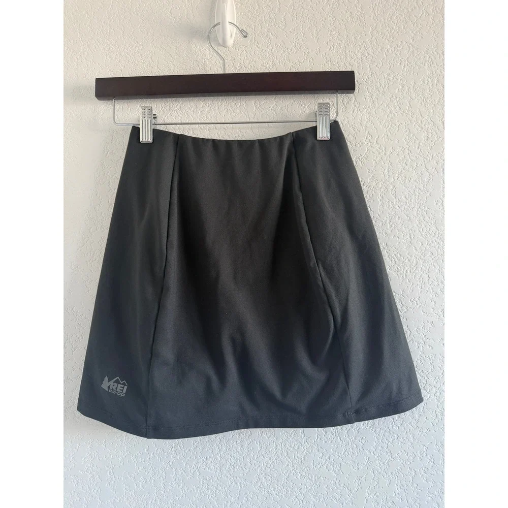 REI Co-op Active Outdoor Skort Size XS Black Built-in Shorts Pockets Hiking